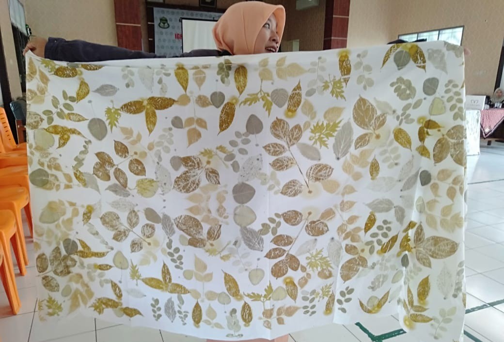 10_Pelatihan_Ecoprinting_Dharma_Wanita_Persatuan_Kemenag_Banyumas.jpeg