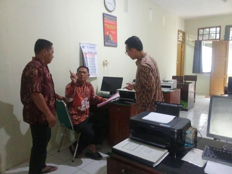 15__koordinasi_sore_dan_evaluasi_antar_pegawai_KUA_Wangon.jpg