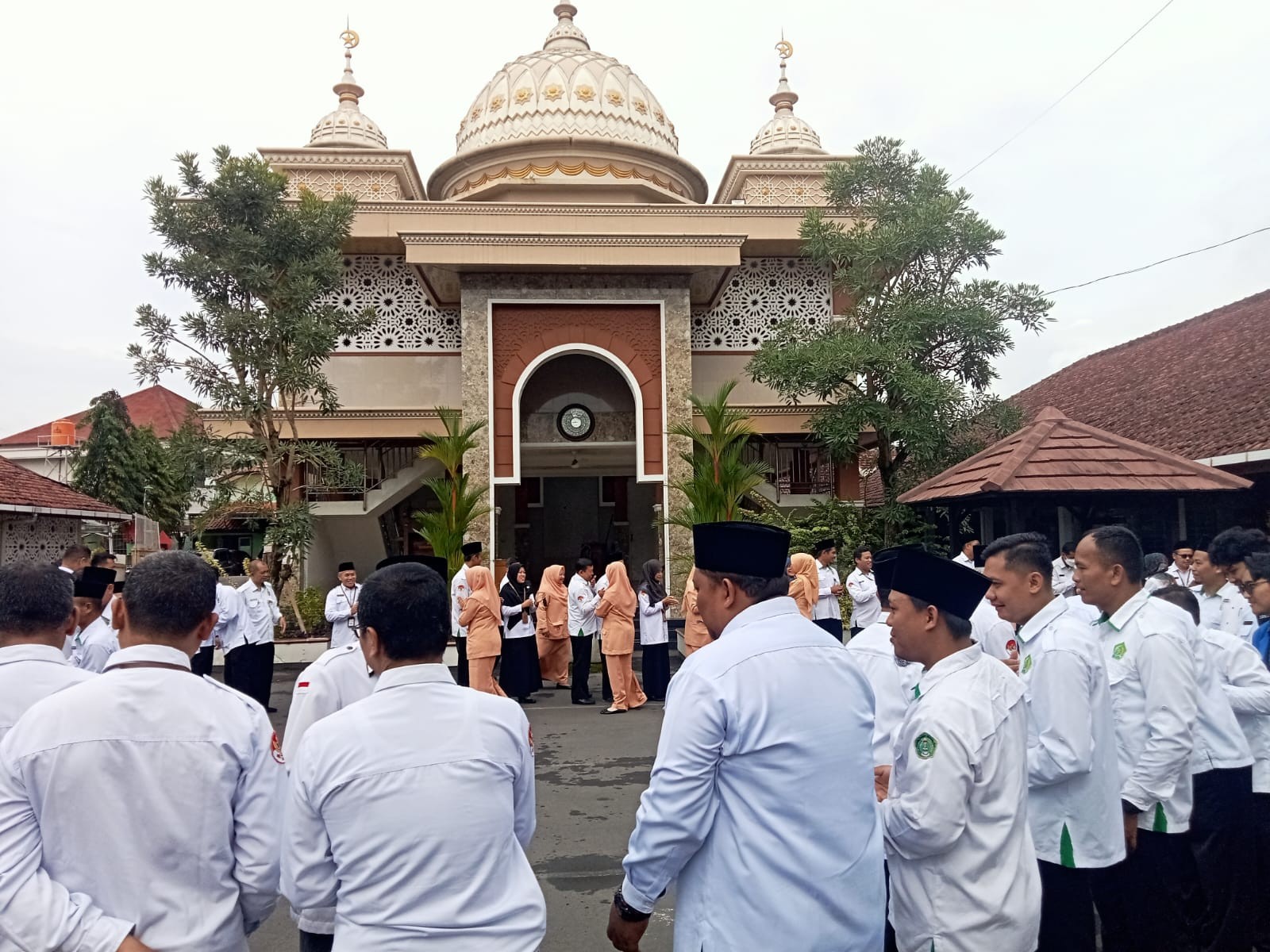 15_des_2025_kegiatan_apel_kemenag.jpg