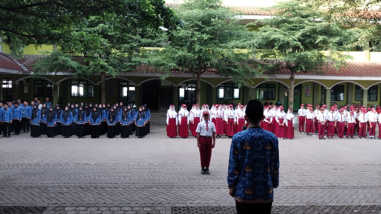 1_Siswa_MIN_1_Banyumas_Gelar_Upacara_Hari_Lahir_Pancasila.jpeg