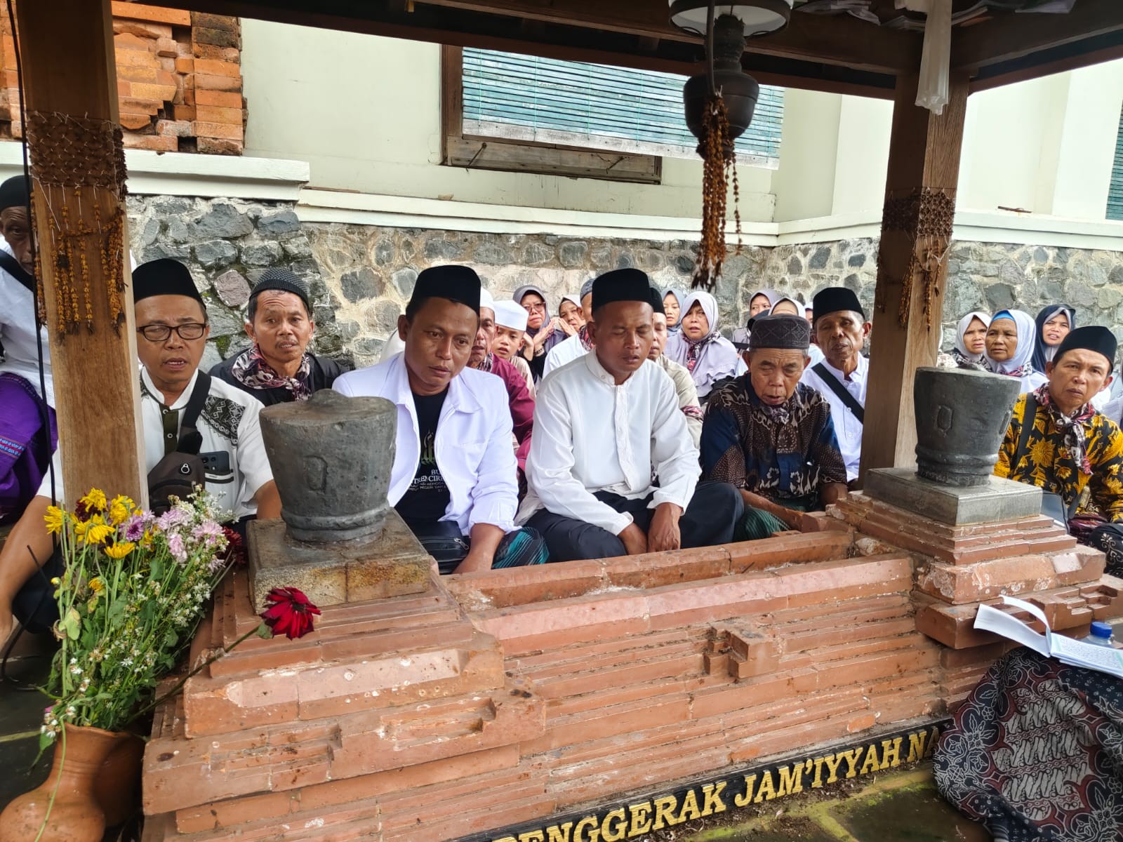 27__ziarah_ke_pahlawan_nasional_KH__Abdul_Wahab.jpg