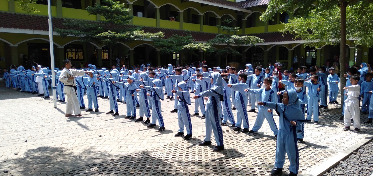 2_Ekstrakurikuler_Wadah_Pengembangan_Minat_dan_Bakat.jpeg