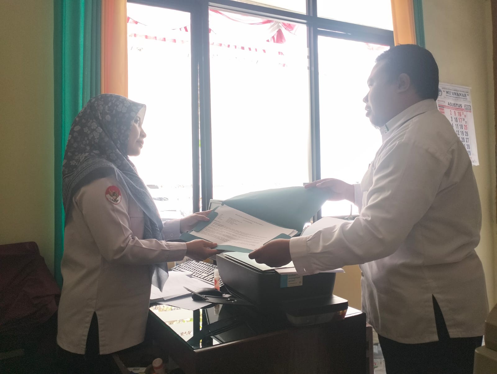 31__Serahkan_berkas_kepenyuluhan.jpg