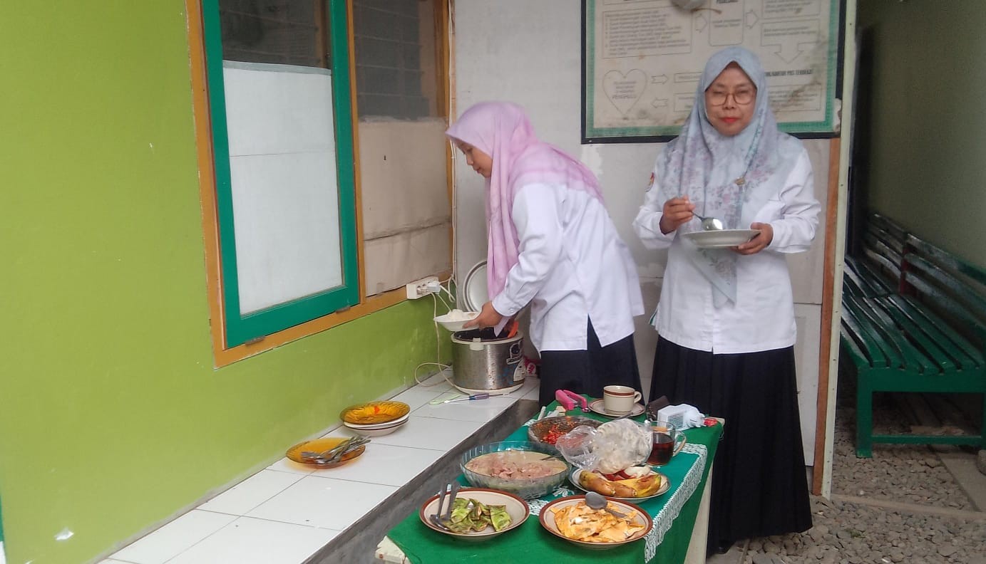 7__makan_siang_di_kuA_Wangon.jpg