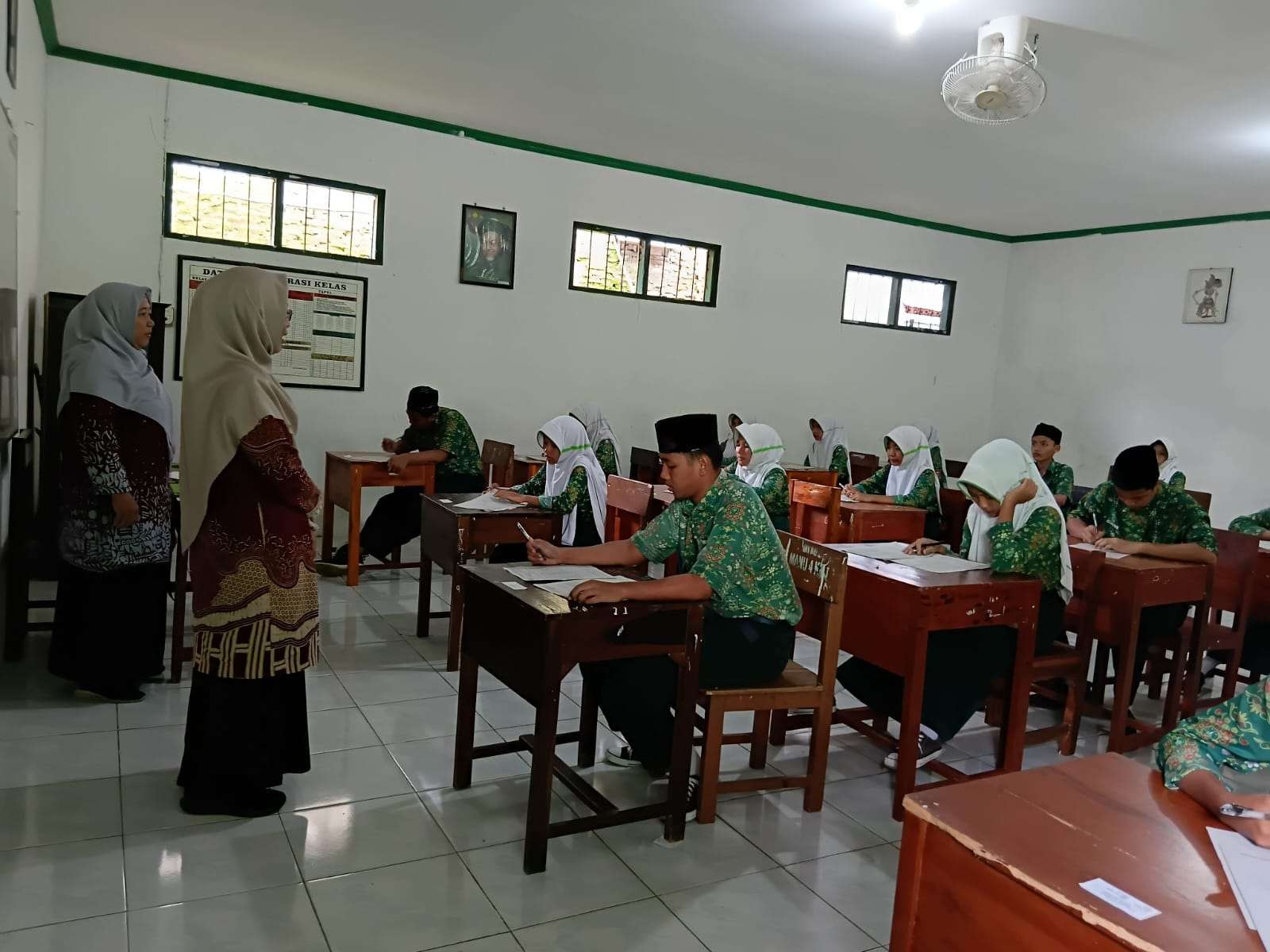 Gambar_WhatsApp_2025-12-03_pukul_14_47_47_fb6f2c20_11zon.jpg