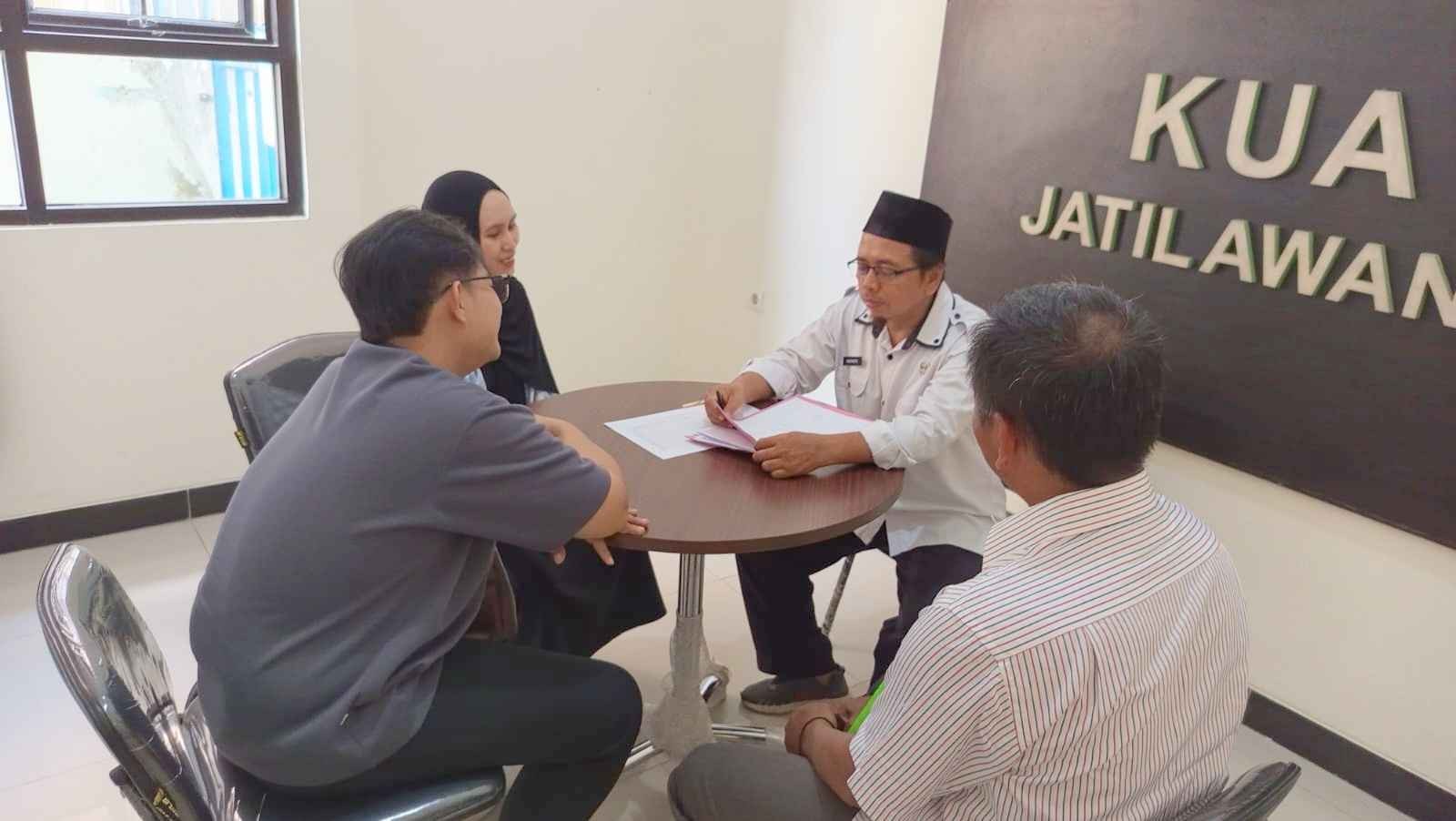 Pemeriksaan_berkas_nikah_Fista_weka_Santi_dari_karangkewas_11zon.jpeg