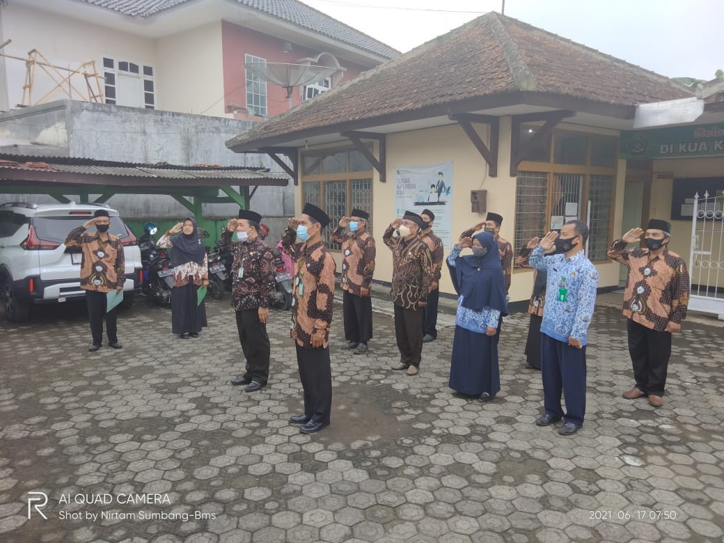 Upacara_Penghormatan_Bendera_Merah_Putih_dan_Doa.jpeg