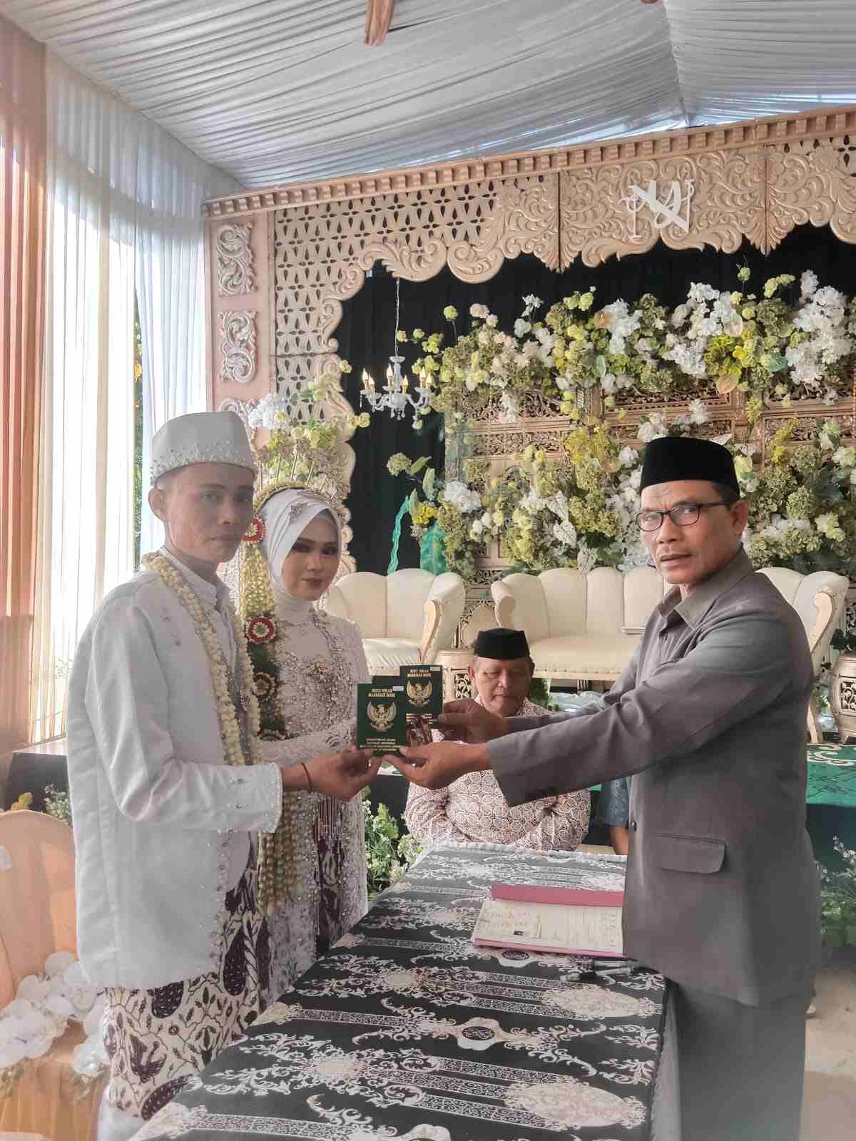 Yusuf_Sahidi_Noni_Andik_11zon.jpeg