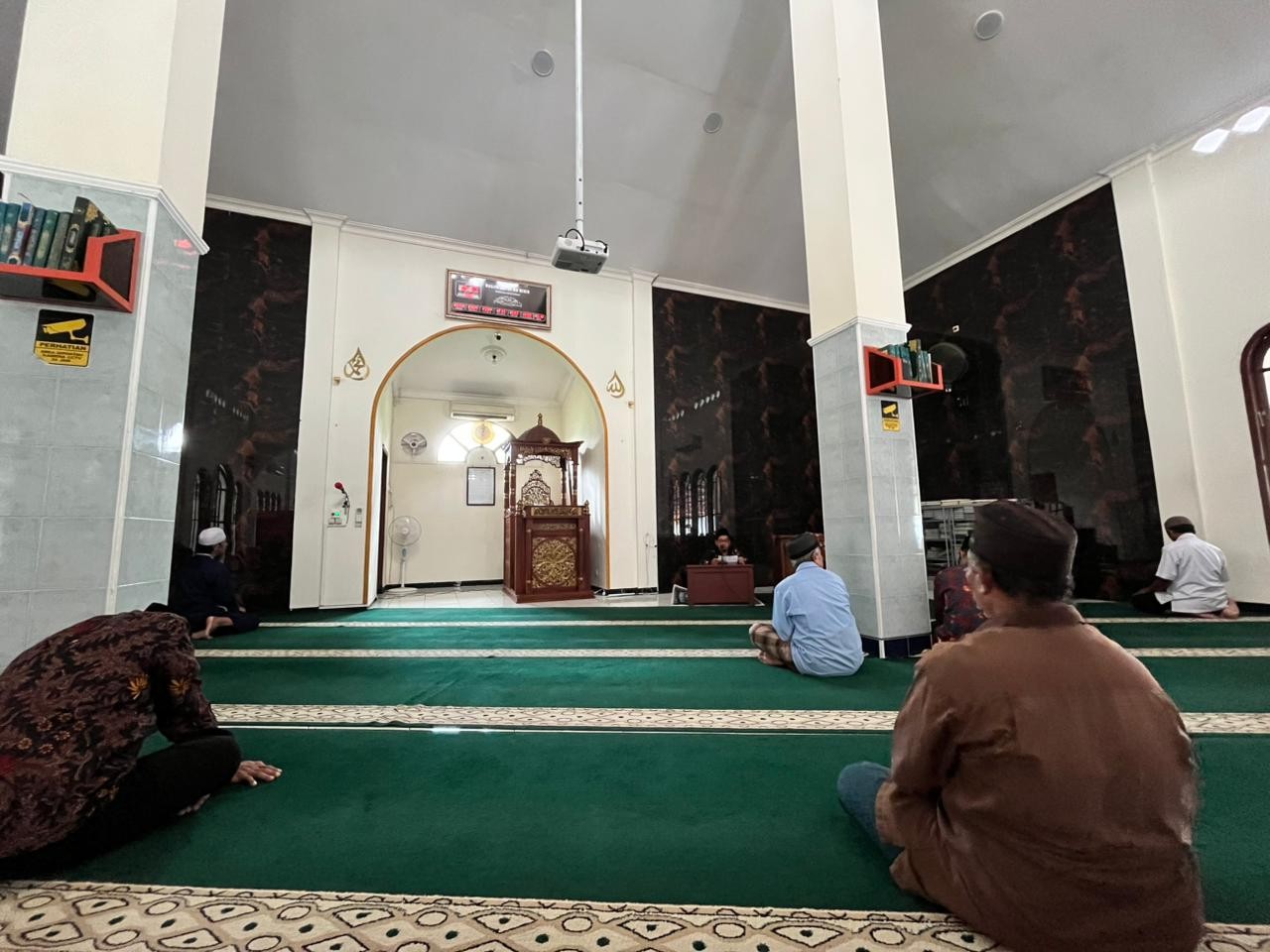 masjid_baitul_mukminin.jpeg