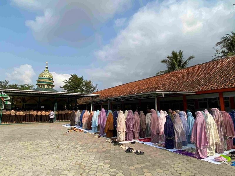 G7KAIH Jum’at Taat Ajak Siswa MTsN 2 Banyumas Biasakan Salat Dhuha dan Tadarus Al-Qur’an