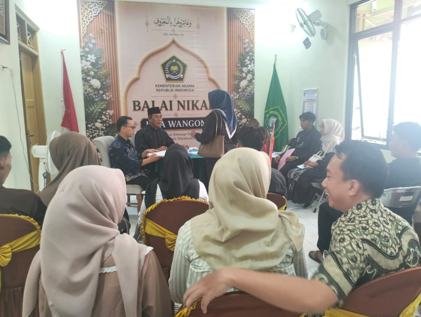 Latihan Ijab Qobul Usai Verifikasi Berkas di Balai Nikah KUA Wangon