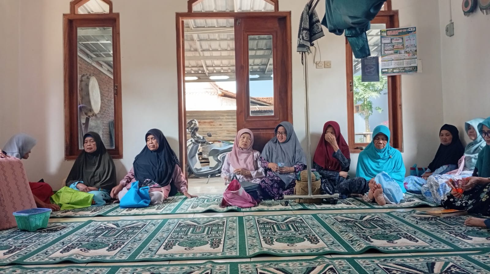 Ibu-Ibu MT Al Husna Klapagading Semangat Ikuti Bimluh