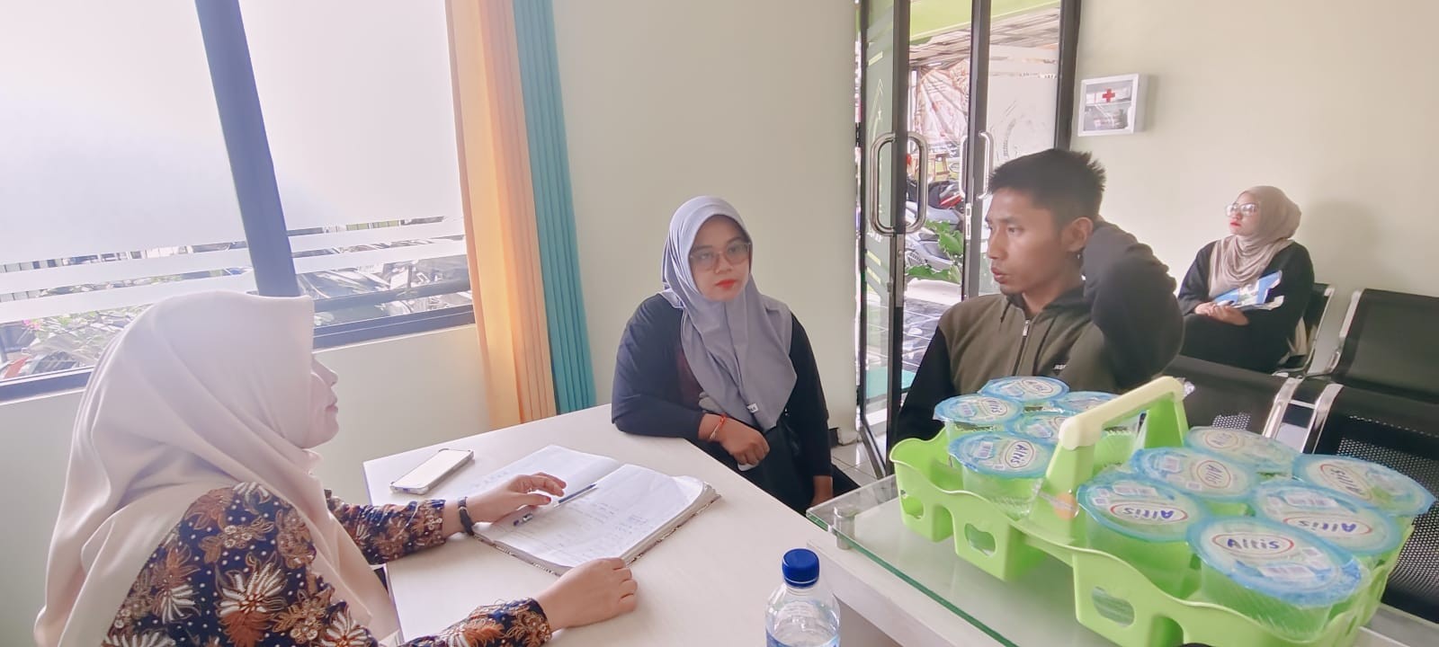 Konsultasi Pendaftaran Nikah, Dua Catin Warga Jambu Datang ke KUA Wangon