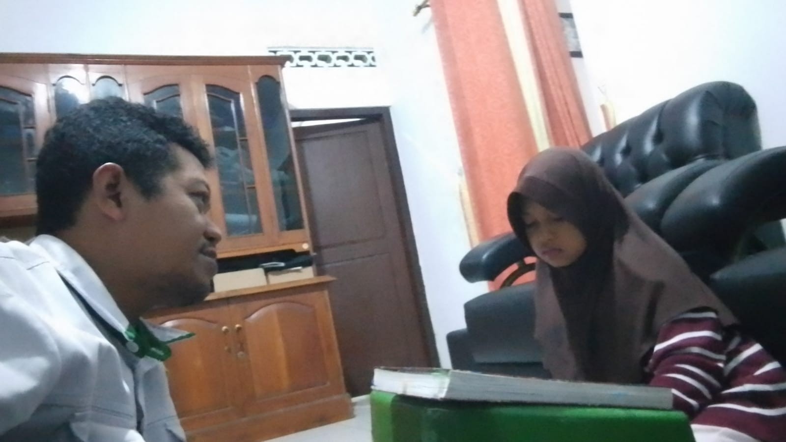 Uji Hafalan Surat Al-Fajr, Penyuluh Dampingi Santri Privat Al-Quran