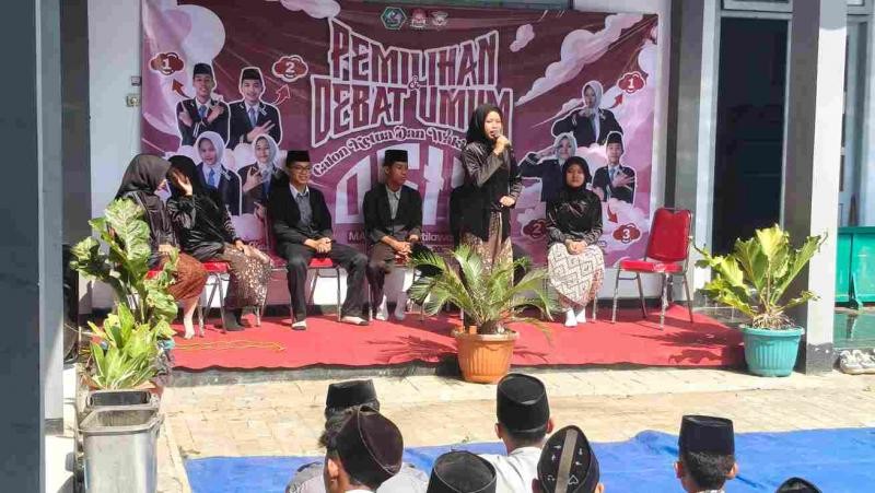 Debat Terbuka Calon Ketua dan Wakil Ketua OSIS MA Al Falah Jatilawang Periode 2026/2027