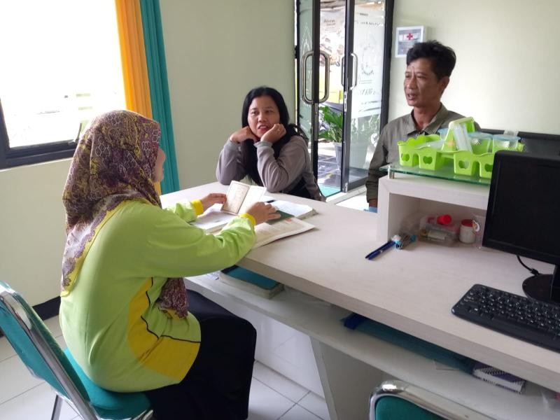 KUA Wangon Layani Konsultasi Beda Nama pada Akta Cerai Warga Brebes