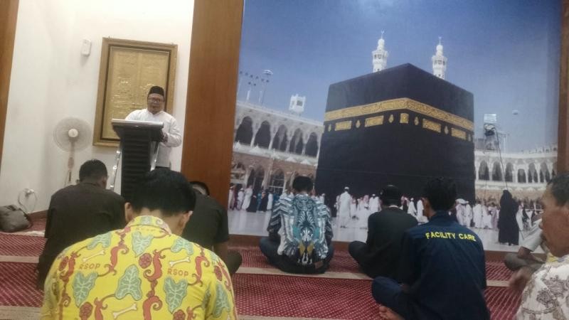 Khutbah Jumat di RS Orthopedi Purwokerto Soroti Pentingnya Adab kepada Pemimpin