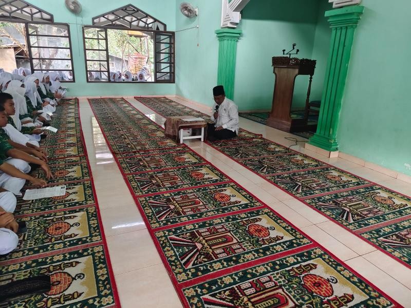 Penyuluh Pimpin Istighosah di SMK Maarif NU 1 Wangon
