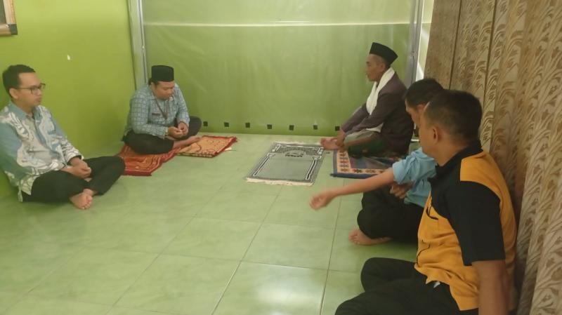 Asar Berjamaah dan Penyampaian Informasi Kegiatan, Pegawai KUA Wangon Perkuat Kebersamaan dan Koordinasi