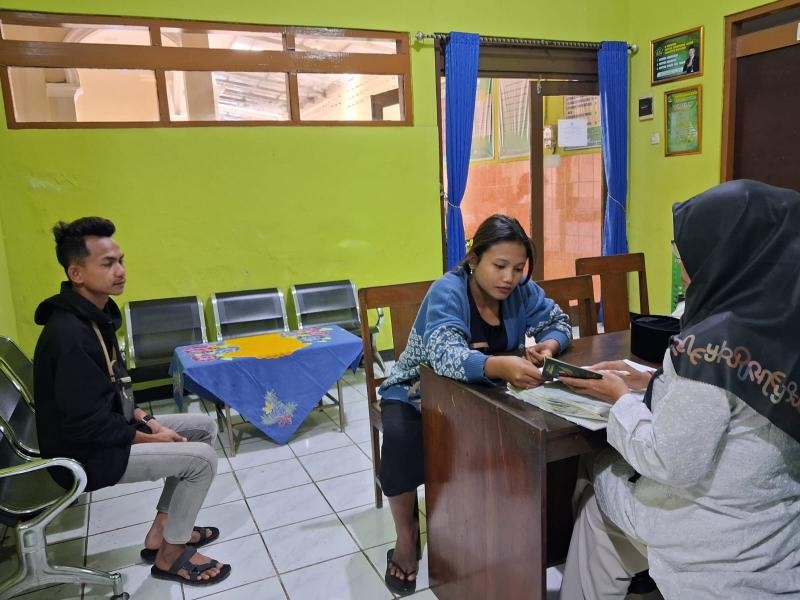 KUA Patikraja Layani Pengambilan Buku Nikah Warga Sidabowa