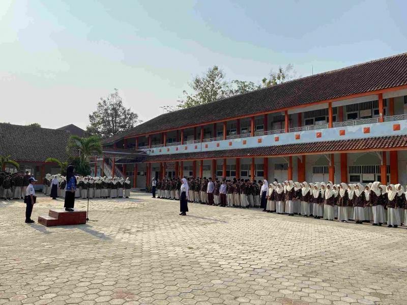 MTsN 2 Banyumas Gelar Upacara Hari Kesaktian Pancasila dan Kirim Pleton ke Tingkat Kecamatan