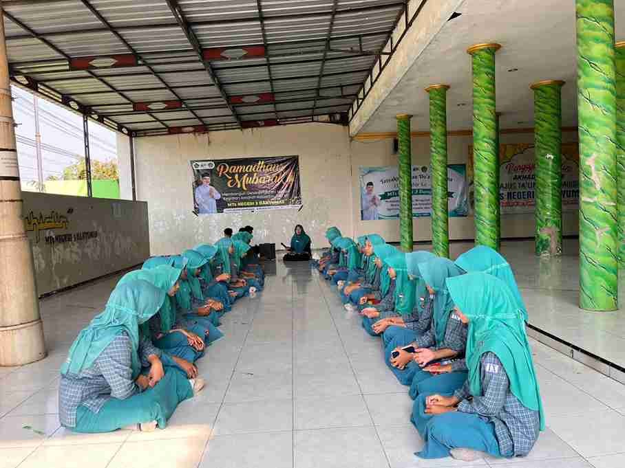 Gaungkan Ayat Suci di Penghujung Tahun, Murajaah Juz 30 MTs Negeri 3 Banyumas Terus Dimatangkan Jelang Akhirussanah