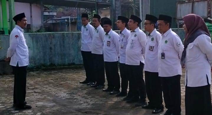 Tingkatkan Kedisiplinan dan Pelayanan, KUA Gumelar Gelar Apel Pagi Rutin