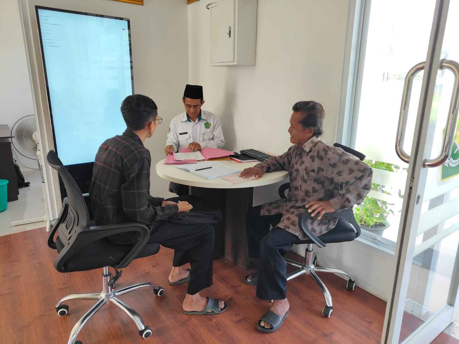 Wujudkan Legalitas Rumah Ibadah: Mushola Nurul Ikhsan Desa Sokawera Urus Sertifikat Tanah Wakaf