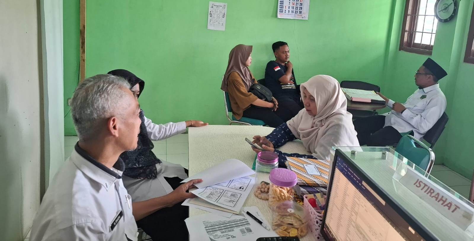 Pelayanan Maksimal KUA Ajibarang: Pemeriksaan Berkas Catin dan Konsultasi Dokumen Berjalan Lancar