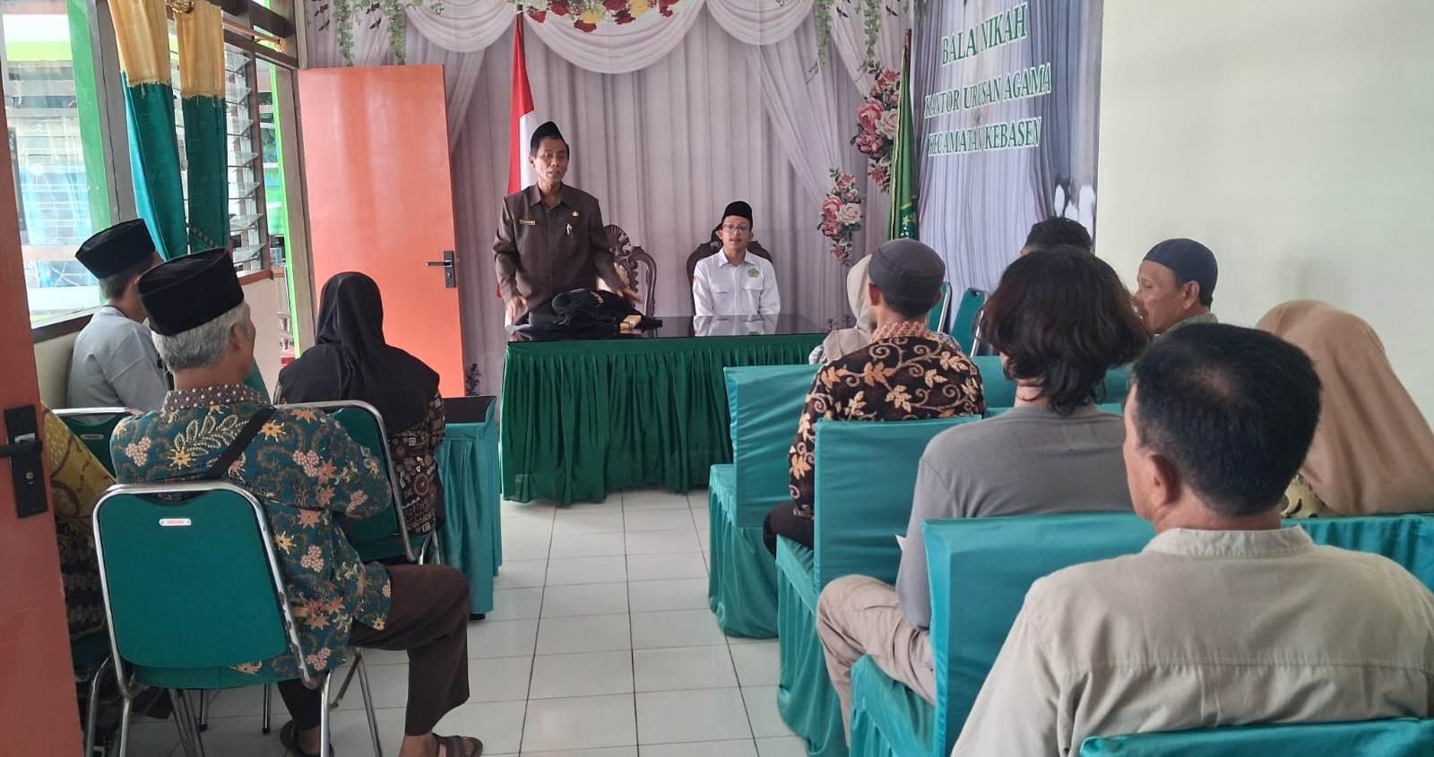 KUA Kebasen Gelar Pemeriksaan Dokumen Empat Pasangan Catin