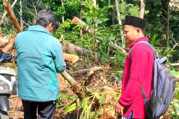 Pastikan Legalitas Aset Umat, KUA Kecamatan Gumelar Lakukan Pengukuran Tanah Wakaf Masjid Rohiman