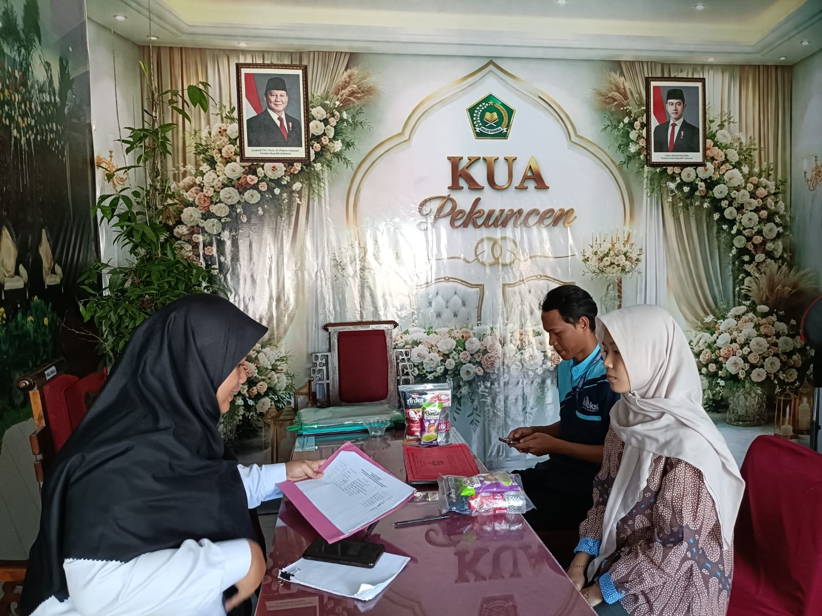 Penyuluh KUA Pekuncen Hadirkan Bimwin Edukatif Hadapi Dinamika Rumah Tangga