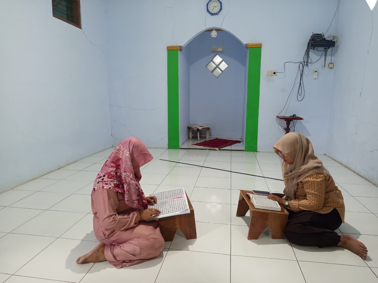 Penyuluh KUA Purwokerto Barat Bimbing Warga Baca Al-Quran