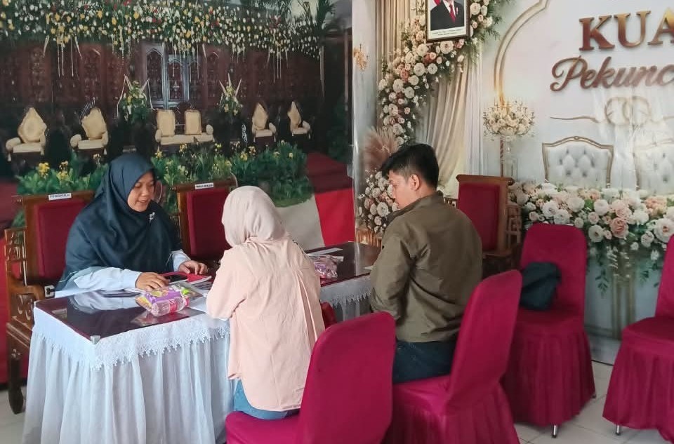 Bekali Catin dengan Ilmu Keluarga Sakinah, Penyuluh KUA Pekuncen Laksanakan Bimwin Mandir