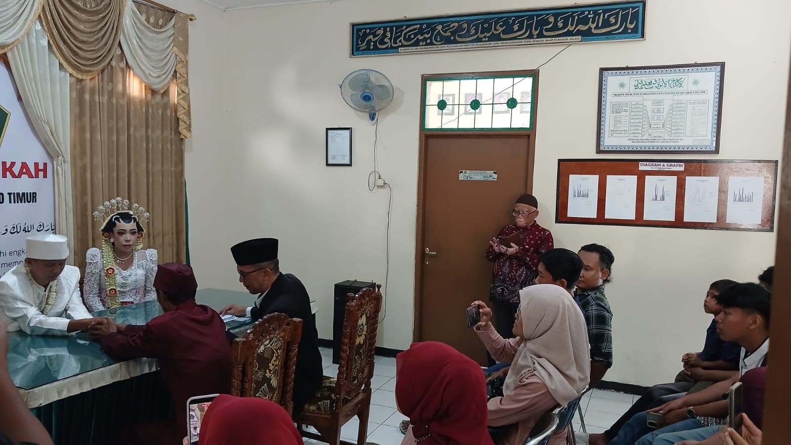 Suasana Penuh Khidmat Warnai Akad Nikah di KUA Purwokerto Timur