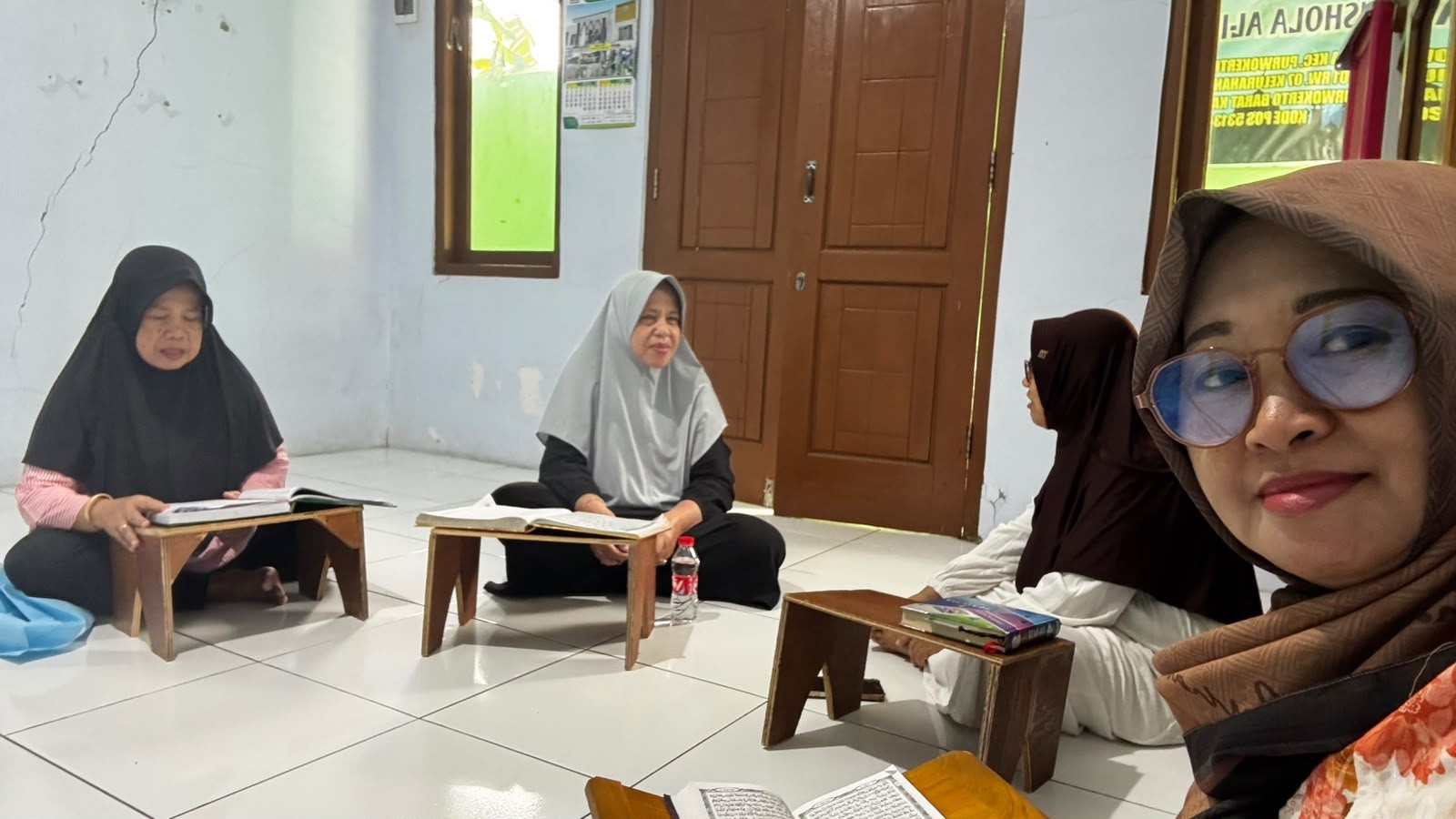 Penyuluh Purwokerto Barat Berikan Bimbingan Baca Al-Quran kepada Warga Sekitar KUA