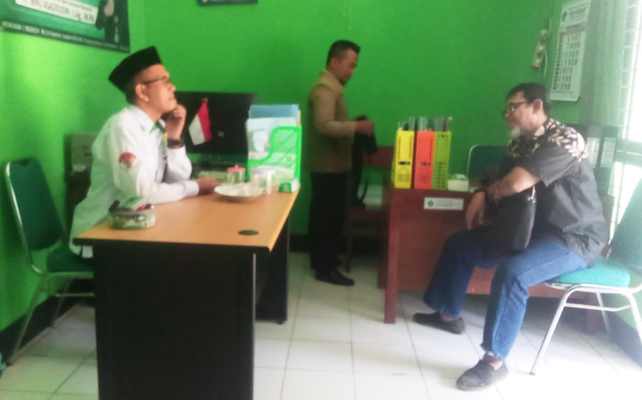 KUA Layani Permohonan Perbaikan Nama Orang Tua pada Buku Nikah