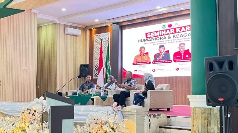 Beri Pembekalan Karir Mahasiswa FUAH UIN Saizu, Kakankemenag Banyumas Tekankan Karakter, 4K, dan Literasi Hadapi Era Ketidakpastian