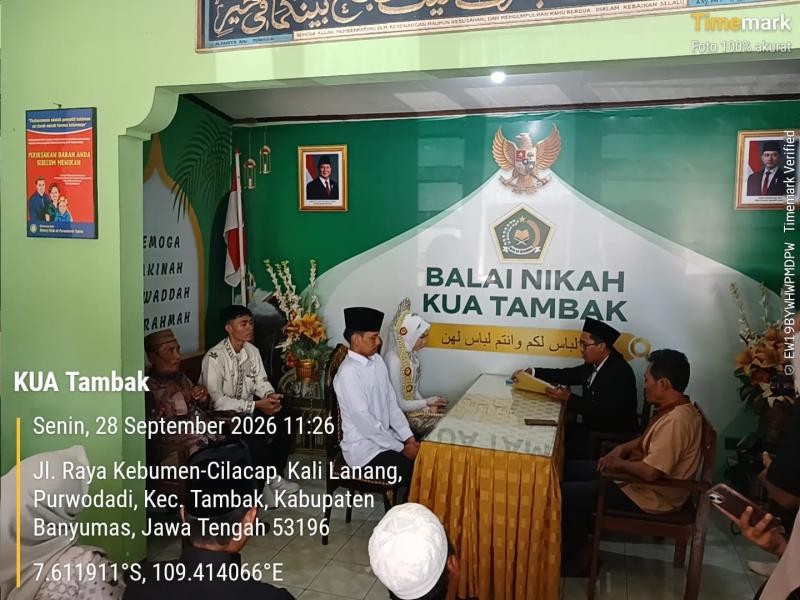 Idhar Faozi Pimpin Prosesi Akad Nikah Andi dan Syafa di Balai Nikah KUA Tambak