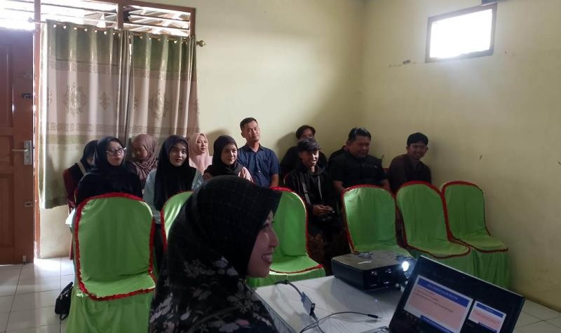Enam Pasang Catin Antusias Ikuti Bimwin Mandiri KUA Cilongok, Bahas 5 Prioritas dalam Keluarga
