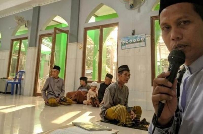 Rawat Harmoni di Akar Rumput, Penyuluh KUA Gumelar Ajak Jemaah MT Al-Qomar Perkuat Kerukunan Beragama