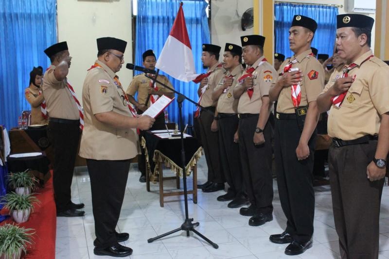 Perkuat Sinergi Kepemudaan, Camat dan Kepala KUA Gumelar Resmi Dilantik Jadi Pimpinan Mabiran Pramuka Masa Bakti 2026–2029
