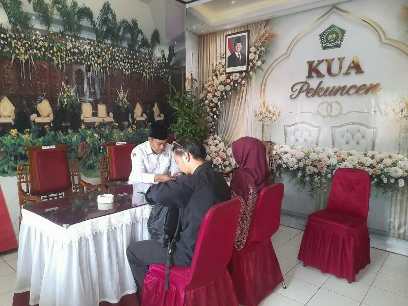 Penyuluh Bekali Catin KUA Pekuncen dengan Ilmu Bangun Keluarga Sakinah