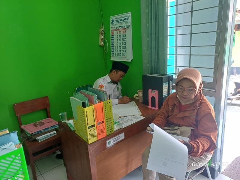 KUA Layani Pengambilan Surat Rekomendasi Nikah ke Sumedang