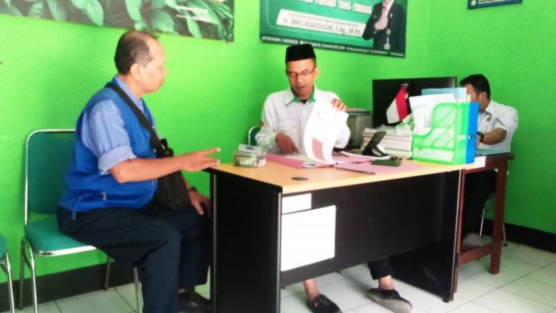 KUA Layani Legalisir Buku Nikah Warga Bantarsoka untuk Keperluan Adopsi Anak
