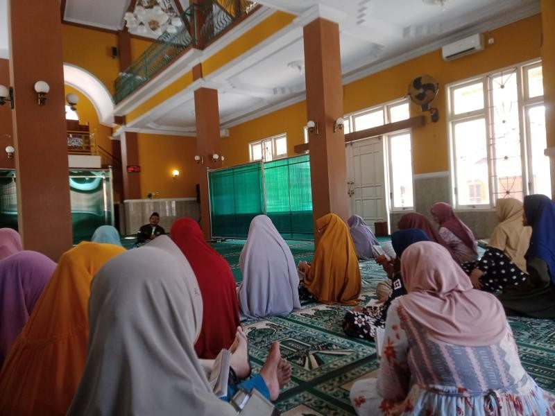 Mengalirkan Keberkahan di Bawah Naungan Cahaya Subuh: Penyuluhan Qunut di Majelis Taklim Nurul Iman