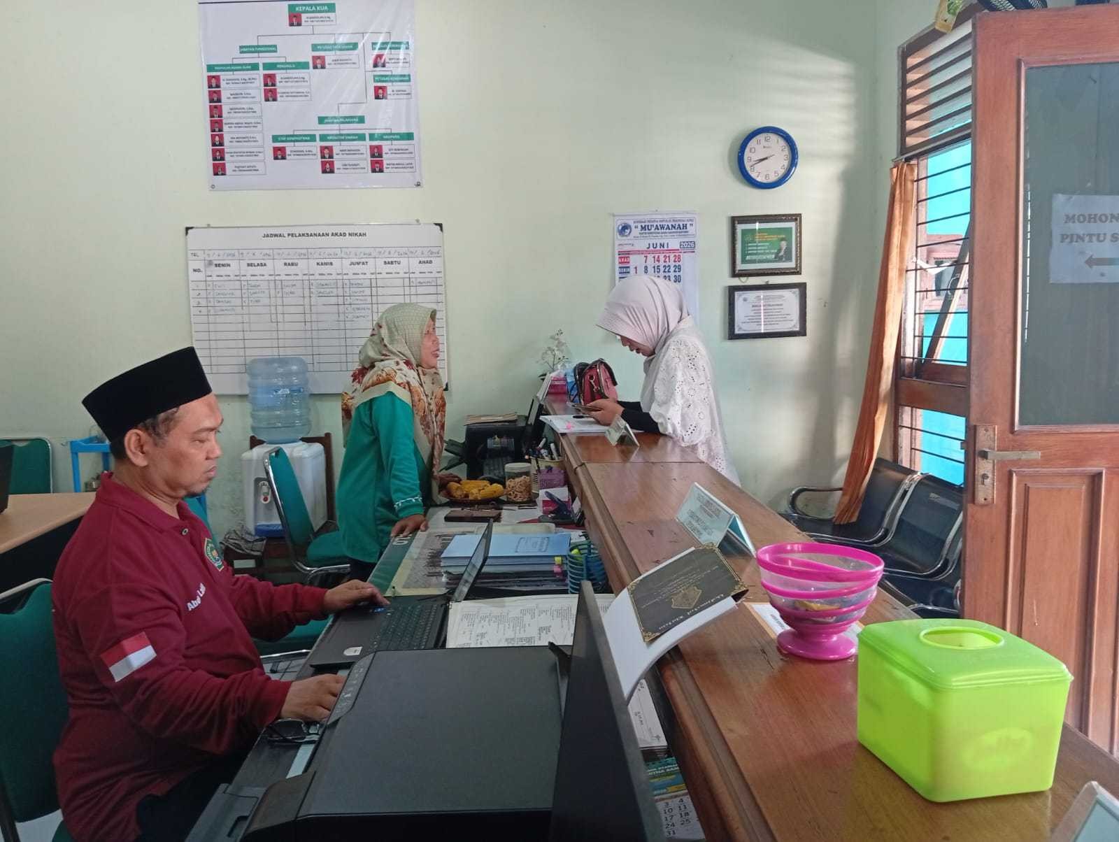 KUA Layani Pembuatan Surat Keterangan Menikah Dengan Ramah 