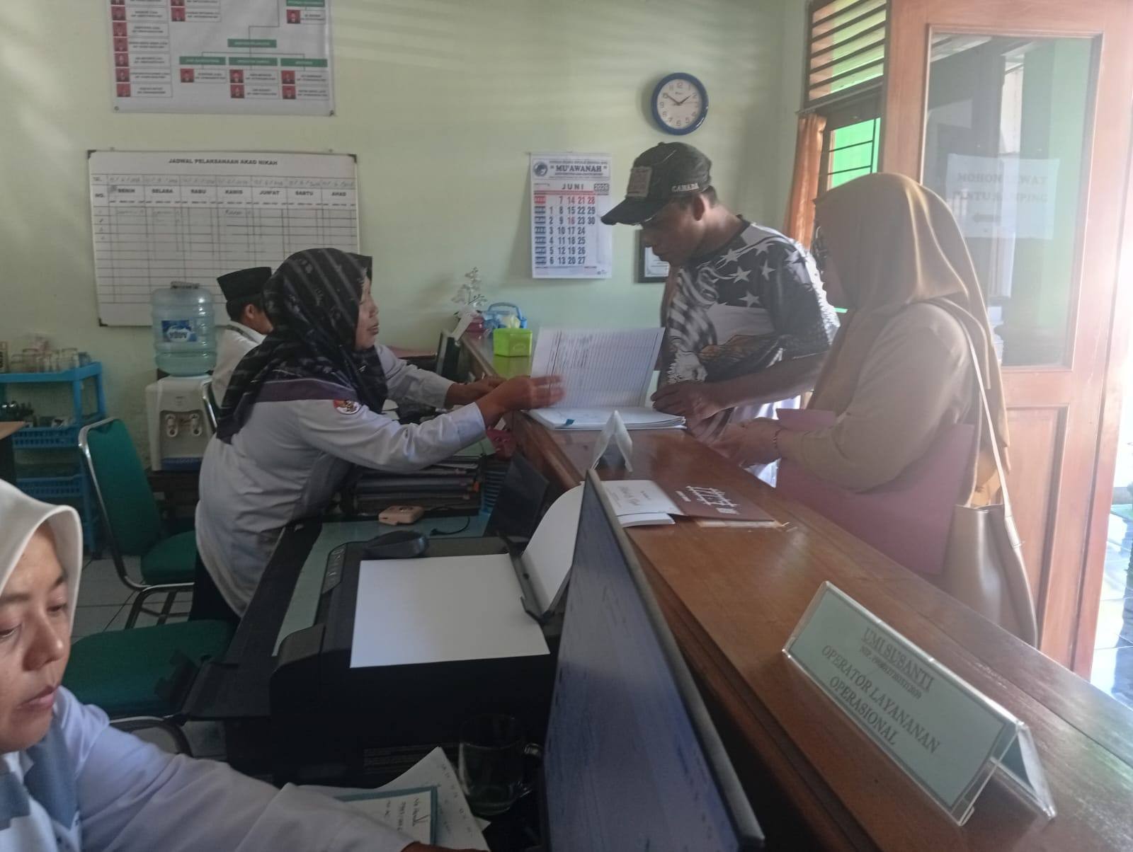 Pelayanan Prima, KUA Rawalo Bantu Warga Urus Keterangan Akta Cerai Belum Pernah Digunakan