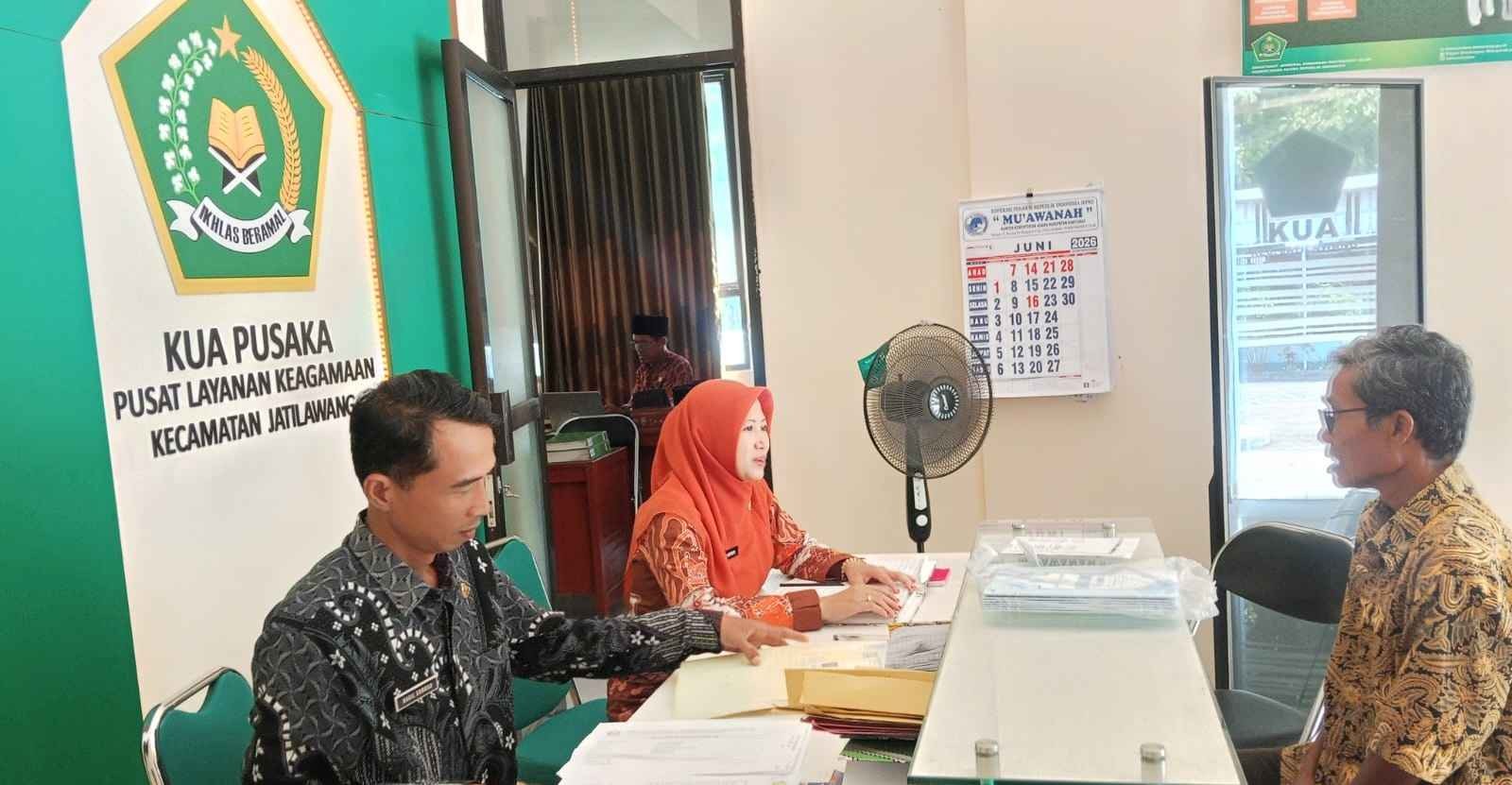 Pengurusan Duplikat Buku Nikah bagi Warga Jatilawang yang Akan Menunaikan Umrah