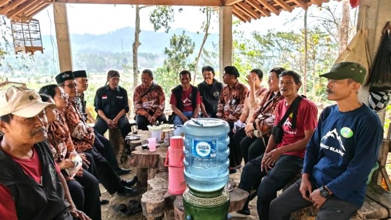 Kolaborasi Lintas Agama dan Pencinta Alam Rawat Mata Air Pegunungan